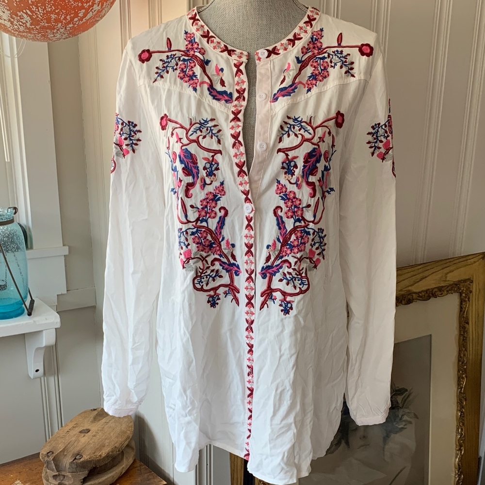 Cotton rayon embroidered floral button down blouse flowy hippie gypsy Mexico